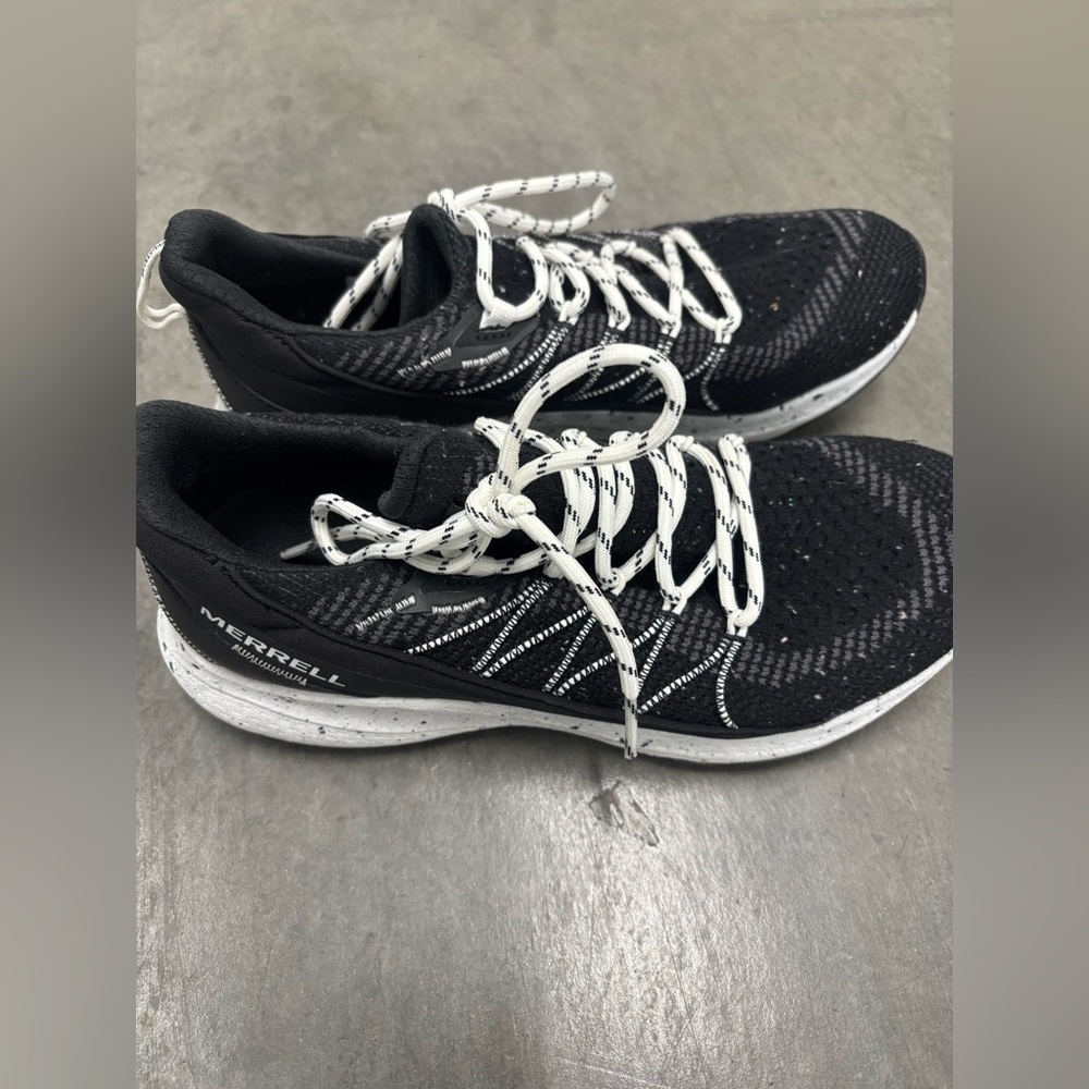 Merrell Black Bravado Knit hiking shoes with White Tag Detail women’s 8 wide